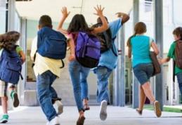 Bombă! Se schimbă anul şcolar! Mai multe vacanţe!