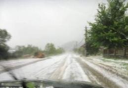 Localități acoperite de gheață. Peisaj de iarnă în mijlocul verii, în județul Botoșani! VIDEO