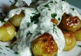 Cea mai bună reţetă de cartofi noi cu smântână, mărar şi usturoi la cuptor