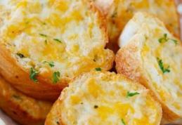 Bruschete cu parmezan şi usturoi