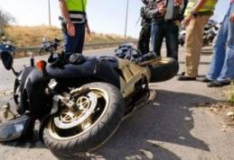 Bărbat din Dersca accidentat grav! Beat și fără permis de conducere a ajuns cu motocicleta în șanț