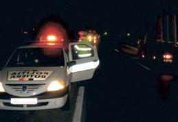 Dosar penal pentru un tânăr de 19 ani care s-a urcat băut la volan și s-a oprit cu mașina într-un stâlp