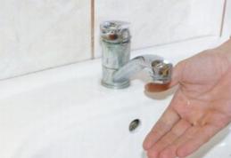 Primim la redacție – „De două zile stăm fără pic de apă, pe strada 1 Decembrie din Dorohoi”