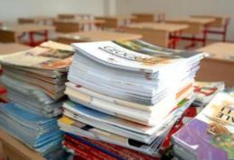 Elevii încep noul an fără manuale. Ministerul Educaţiei a întârziat procedura de achiziţionare a cărţilor