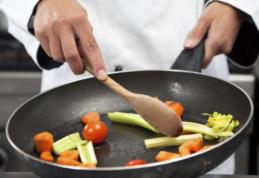 Organizare concurs pentru ocuparea unui post de bucătar. Vezi cine face anunțul!