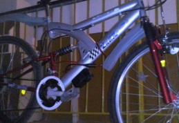 Bicicletă sustrasă dintr-o scară de bloc, depistată de jandarmi în posesia unui consumator de etnobotanice