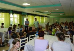 Jandarmii în vizită la tabără „Codrii de aramă”