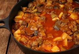 Tocăniță de vită cu ciuperci și legume