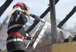 Locuinţă distrusă parţial de un scurtcircuit electric