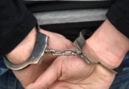 Bărbat din Havârna bănuit de tâlhării identificat și reținut de poliţişti