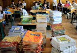 Este oficial! Toţi elevii vor avea manuale în luna septembrie inclusiv pentru clasele a XI-a și a XII-a