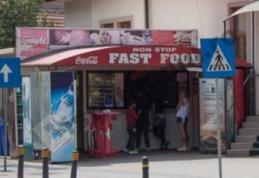 Tânăr bătut crunt pentru un sandwich. Victima a suferit traumatisme grave