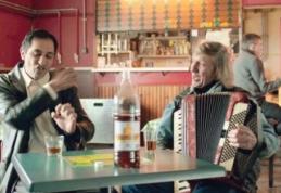 Tatăl actorului Octavian Strunilă a jucat într-o reclama celebră! Vasile este un acordeonist renumit din Dorohoi