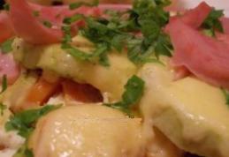 Legume gratinate cu șuncă și cașcaval