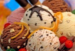 Înghețata care te îmbolnăvește sigur. Iată cum o recunoști și ce efecte are asupra organismului