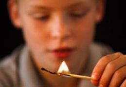 20 de tone de furaje distruse în joacă de un băieţel de 7 ani