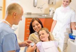 Câteva lucruri pe care trebuie să le ştie un părinte înainte de a-i pune copilului aparat dentar
