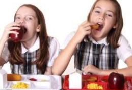 Elevii vor mânca răbdări prăjite la școală. Vezi cât le dă Guvernul, copiilor pentru hrană!