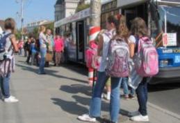 Veşti bune pentru elevi: Plata pentru naveta elevilor ar putea fi suportată integral de stat