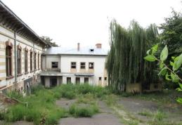 Clădirea şi terenul fostului Cămin de fete din Dorohoi, trecute în proprietatea municipalităţii