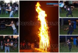 Distracție și motoare la Dorohoi: Concurs de aruncat cauciucul sau bușteanul, concert și foc de tabără - FOTO