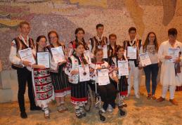 IHTIS: 10 tineri talentaţi din județul Botoșani au obținut premii importante la Festivalul „Dobroge, Vatră de Folclor” - FOTO