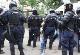 Percheziții în Botoșani și alte 9 județe. Membrii unei grupări acuzați că au falsificat carduri bancare în Franța