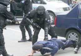 NOU! Polițiștii și jandarmii au cadrul legal pentru a trage împotriva infractorilor!