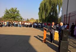 Soare, emoţii şi speranţe! Început de an şcolar şi la Liceul „Regina Maria” Dorohoi - FOTO