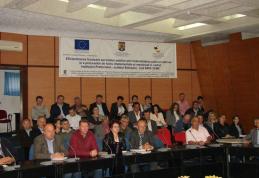 Primarii, instruiţi de specialişti militari pentru apărarea ţării - FOTO