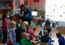 Cadouri pentru copiii de la Grădiniţa din Mitoc - FOTO