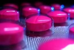 Ibuprofenul, risc major pentru persoanele peste 40 de ani. Ce se întâmplă în corp dacă iei acest medicament