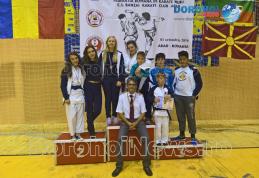 Copiii dorohoieni din nou fruntași la o competiție de karate organizată la Arad - FOTO