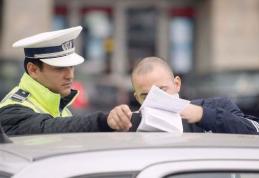 Vezi ce au descoperit polițiștii botoșăneni când au oprit în trafic un tânăr de 22 de ani