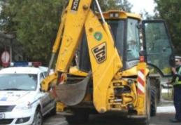 Buldoexcavator condus de un tânăr fără permis pe străzile din Botoșani