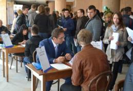 Peste 600 de tineri au fost prezenți astăzi la Bursa locurilor de muncă pentru absolvenți