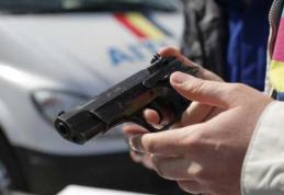 Două persoane ajunse la spital după o răfuială în trafic cu pistol, bâtă şi cuţit