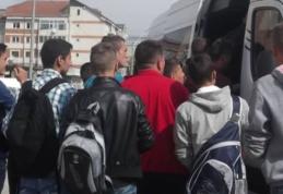 Peste 450 de elevi de la Liceul „Regina Maria” din Dorohoi fac naveta pentru a învăţa