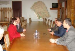 Prefectul Dan Nechifor: rog primarii să se asigure că elevii navetişti nu au probleme cu transportul către şcoală