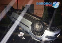 Cascadorie pe strada Dumbrava Roșie! Mașină cu roțile în sus după ce șoferul a pierdut controlul volanului - FOTO