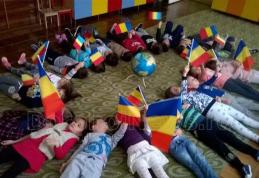 „Împreună pentru pace!” proiect de activitate extracurriculară desfășurat în parteneriat grădiniță-școală - FOTO