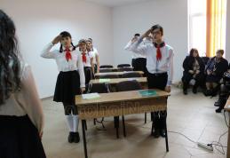 JOS PĂLĂRIA, „REGINA MARIA”! Sub semnul păcii și al cooperării între generații la Liceul „Regina Maria” Dorohoi - FOTO