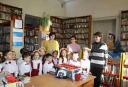 „Toamnă, să te duci cu bine!”- activitate prezentată de preşcolarii de la Grădiniţa nr.6 Dorohoi la Biblioteca Municipală Dorohoi - FOTO