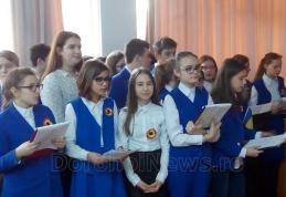 „Eroi au fost, eroi sunt încă”– simpozion dedicat zilei de 1 Decembrie la Școala Gimnazială „Mihail Kogălniceanu” Dorohoi - FOTO