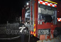 Anexă cuprinsă de flăcări în Trestiana! Pompierii dorohoieni au intervenit pentru lichidarea incendiului - FOTO