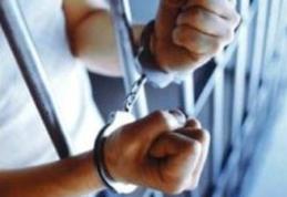 Persoană urmărită naţional, depistată de poliţişti