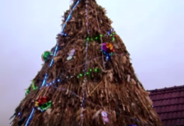 Vine din Moldova şi e cel mai neobișnuit brad de Crăciun: 100% tradiţional