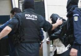 Trei adolescenți prinși în timp ce sustrăgeau bunuri dintr-un magazin. Hoții au declanșat alarma!