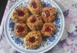 Fursecuri cu nucă și dulceață de căpșuni