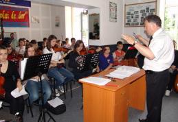 Repetițiile pentru Festivalul Naţional de muzică populară „Mugurelul” sunt în plină desfășurare